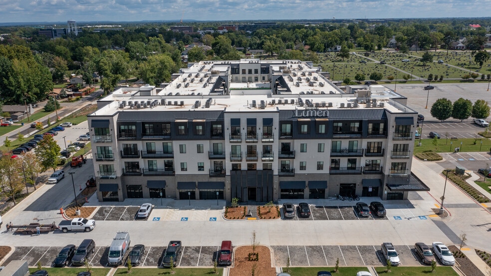 307 S Walton Blvd, Bentonville, AR à louer - Photo principale - Image 1 de 5