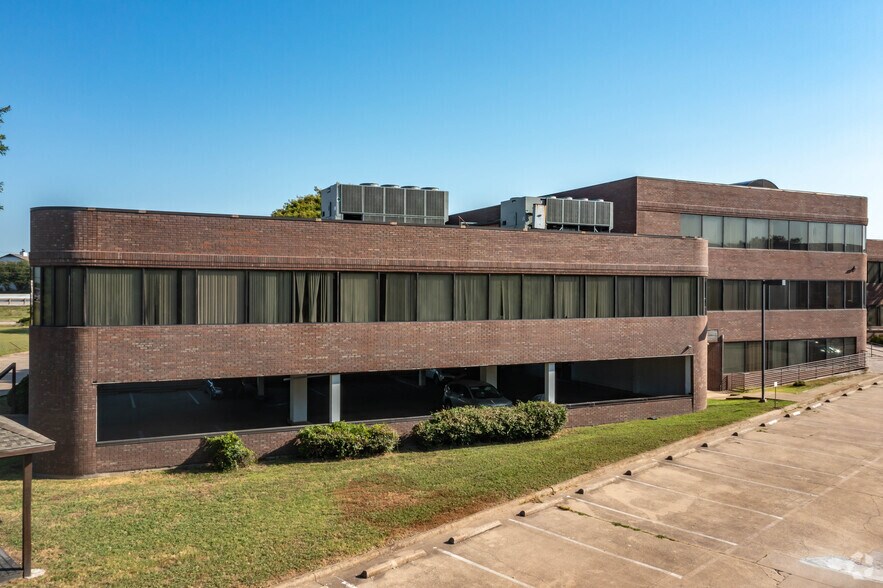 310 E Interstate 30, Garland, TX à louer - Photo du bâtiment - Image 2 de 18