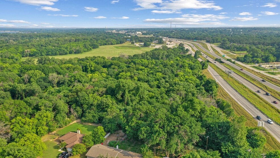 331 SE Pky, Azle, TX à vendre - Photo du bâtiment - Image 3 de 10