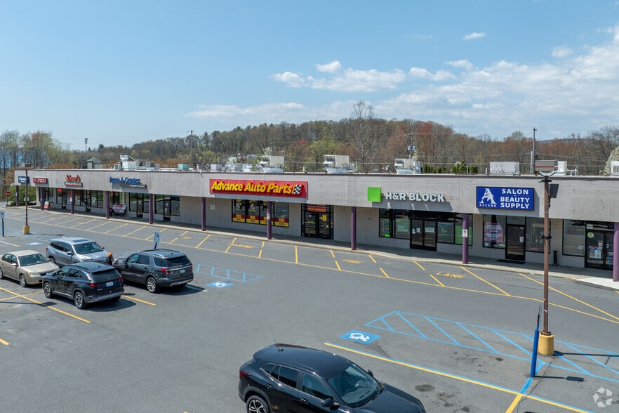 4-28 Eagles Glenn Mall, East Stroudsburg, PA for lease - Building Photo - Image 2 of 9