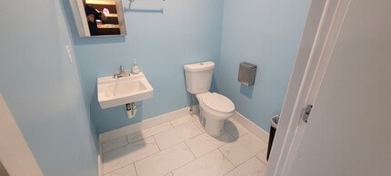 1210 SE 46th Ln, Cape Coral, FL for lease Interior Photo- Image 2 of 3
