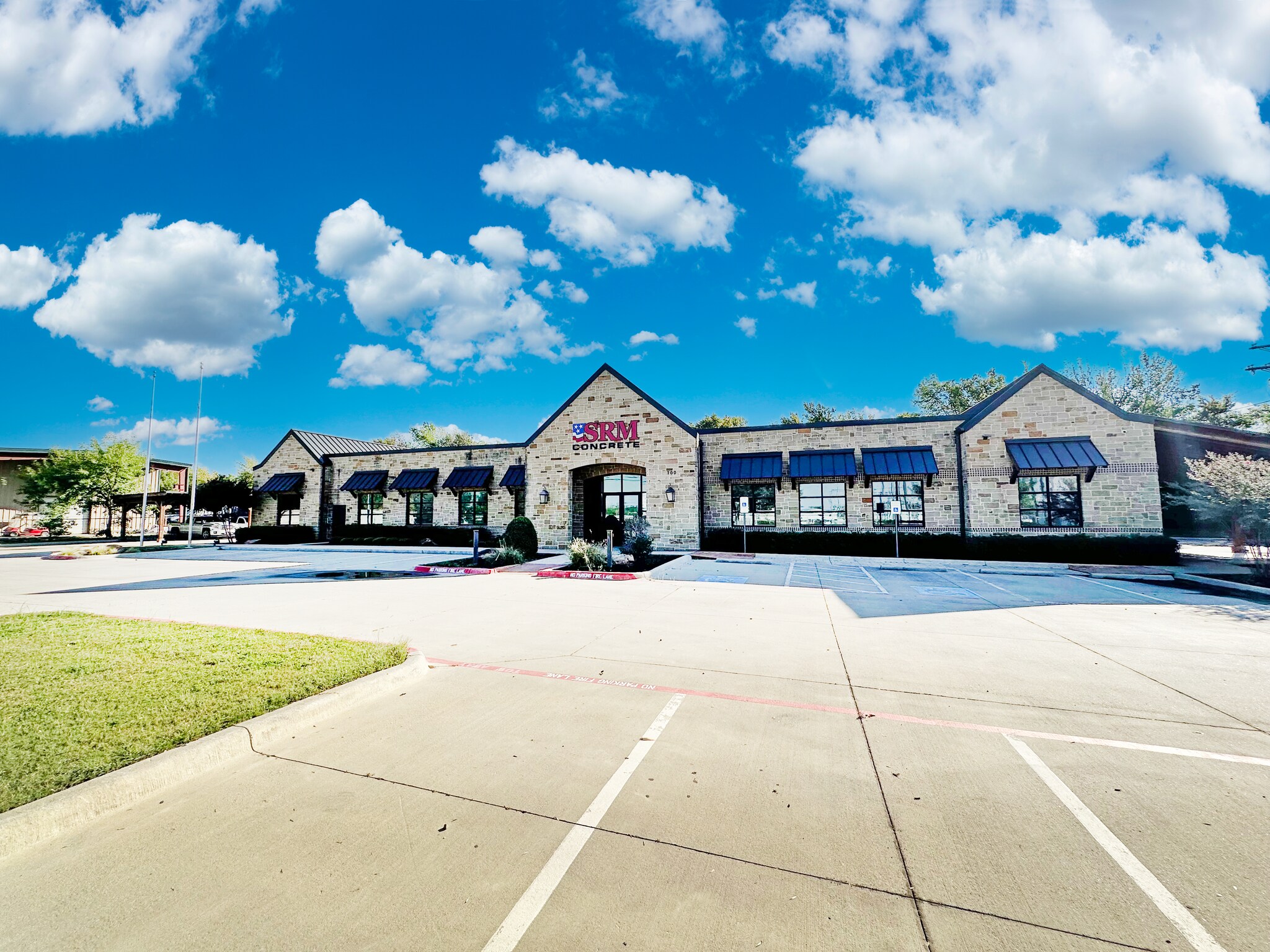 700 Katy Rd, Keller, TX for lease Building Photo- Image 1 of 17