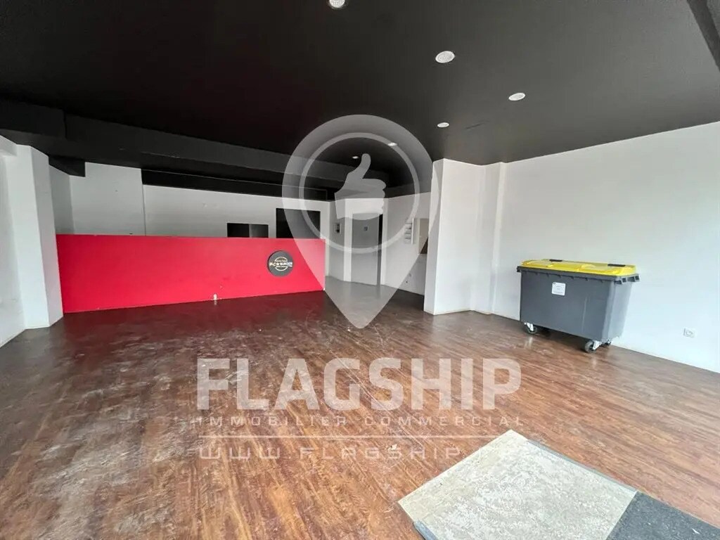Retail in Bois-Colombes for lease Interior Photo- Image 1 of 6
