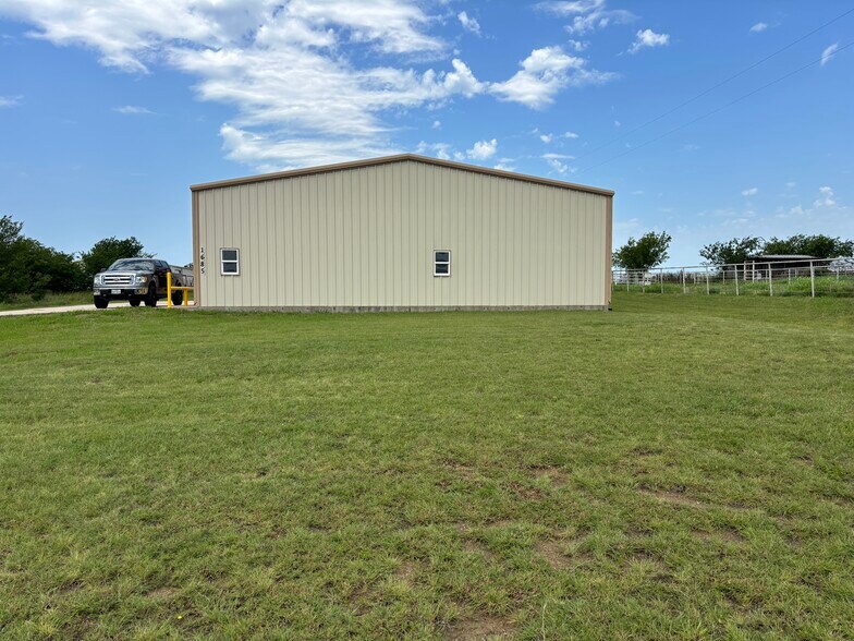 1685 Melton Rd, Sanger, TX à vendre - Photo du bâtiment - Image 2 de 9
