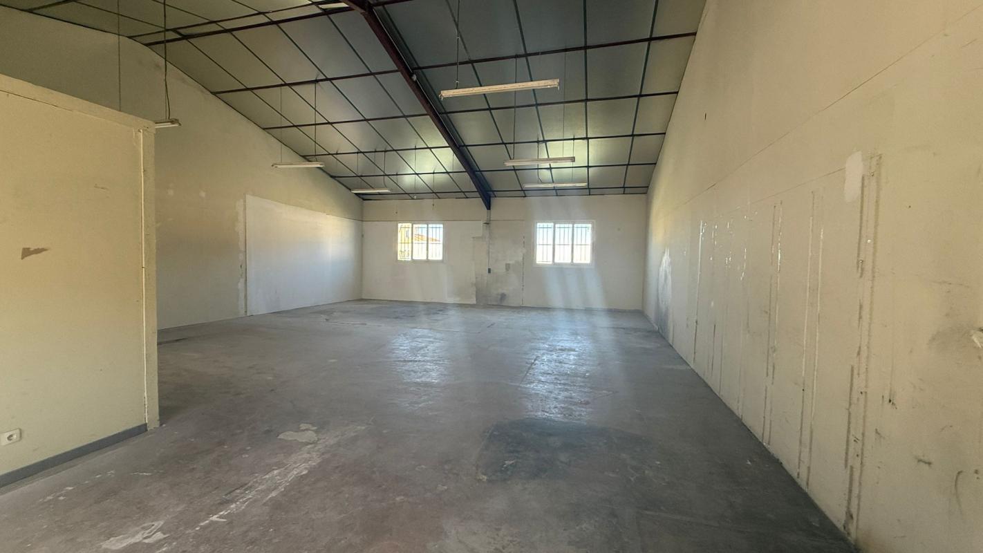 Industrial in Saint-Just for lease Interior Photo- Image 1 of 6