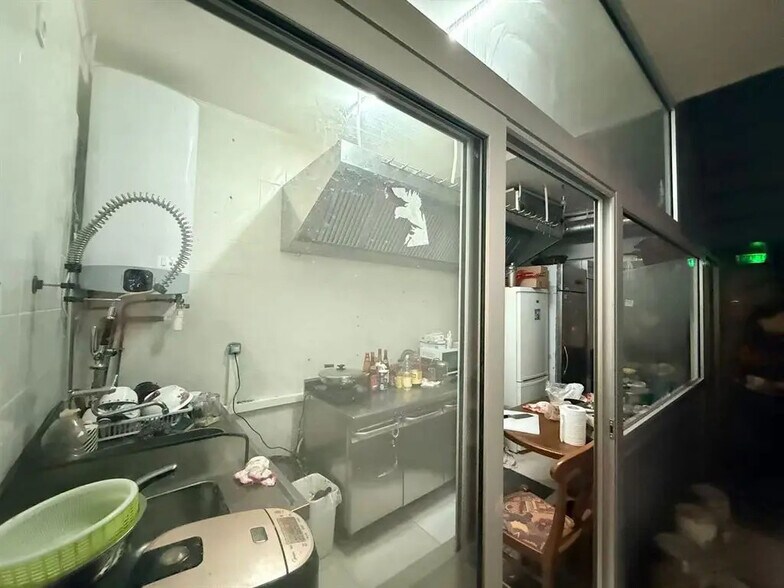 Commerce de détail dans Paris à louer - Photo du bâtiment - Image 2 de 6