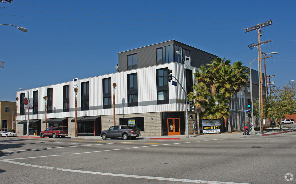 1645 Abbot Kinney Blvd, Venice, CA à louer - Photo du bâtiment - Image 2 de 11