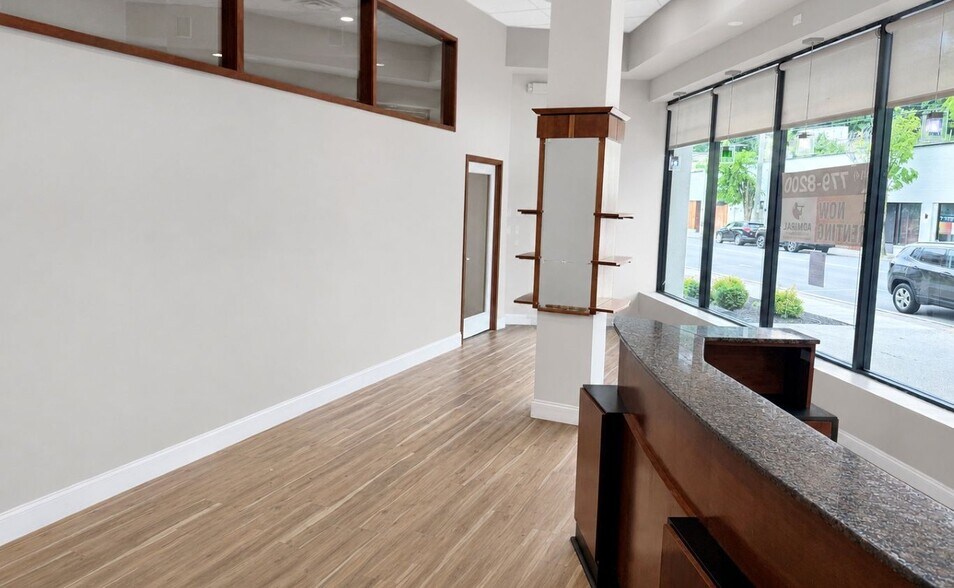 69 S Moger Ave, Mount Kisco, NY à louer - Photo du bâtiment - Image 2 de 5