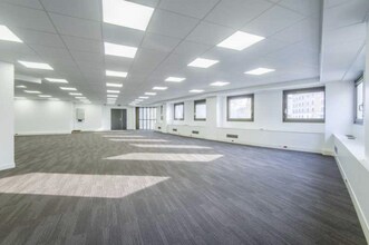 Office in La Garenne-Colombes for lease Interior Photo- Image 2 of 8