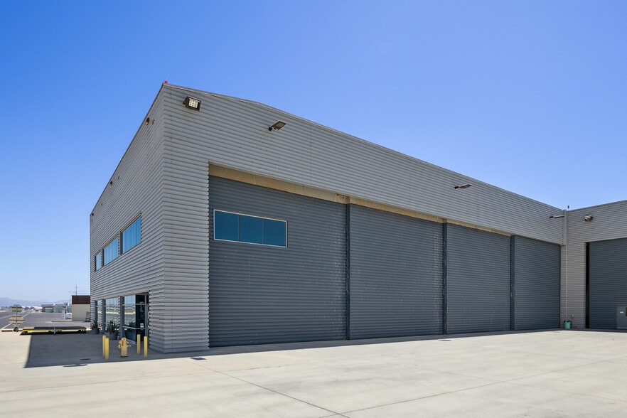 800 Aviation Dr, Camarillo, CA for sale - Building Photo - Image 3 of 10