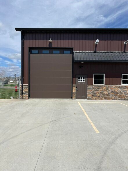 5136 50th Ave S, Fargo, ND à vendre - Photo du bâtiment - Image 1 de 2