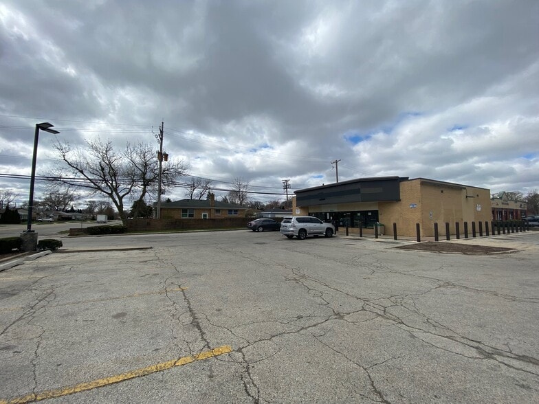 7950 Crawford Ave, Skokie, IL for lease - Building Photo - Image 3 of 5