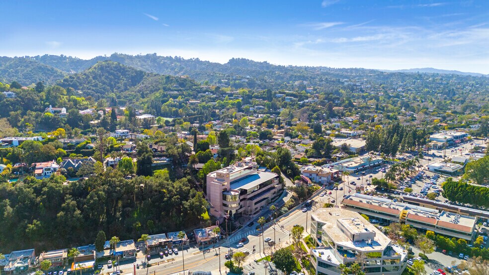 12700 Ventura Blvd, Studio City, CA à louer - Aérien - Image 2 de 6