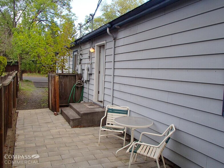 468 NE Olney Ave, Bend, OR à vendre - Photo du bâtiment - Image 3 de 25
