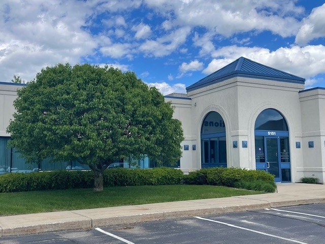 5151 Gateway Blvd, Flint, MI for sale - Building Photo - Image 2 of 18