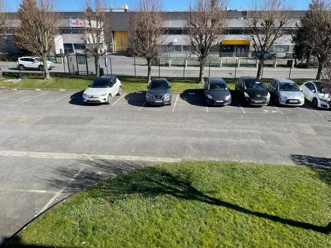 Flex in Le Mesnil-Amelot for lease Building Photo- Image 1 of 9