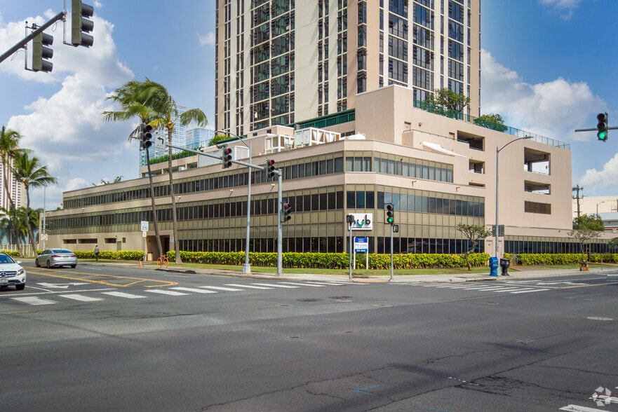 1050 Queen St, Honolulu, HI à louer - Photo du bâtiment - Image 2 de 20