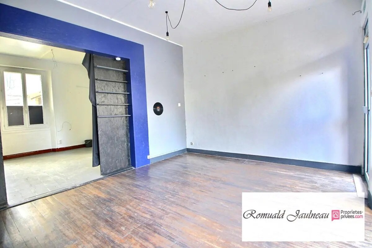 Retail in Châteaudun for sale Interior Photo- Image 1 of 4