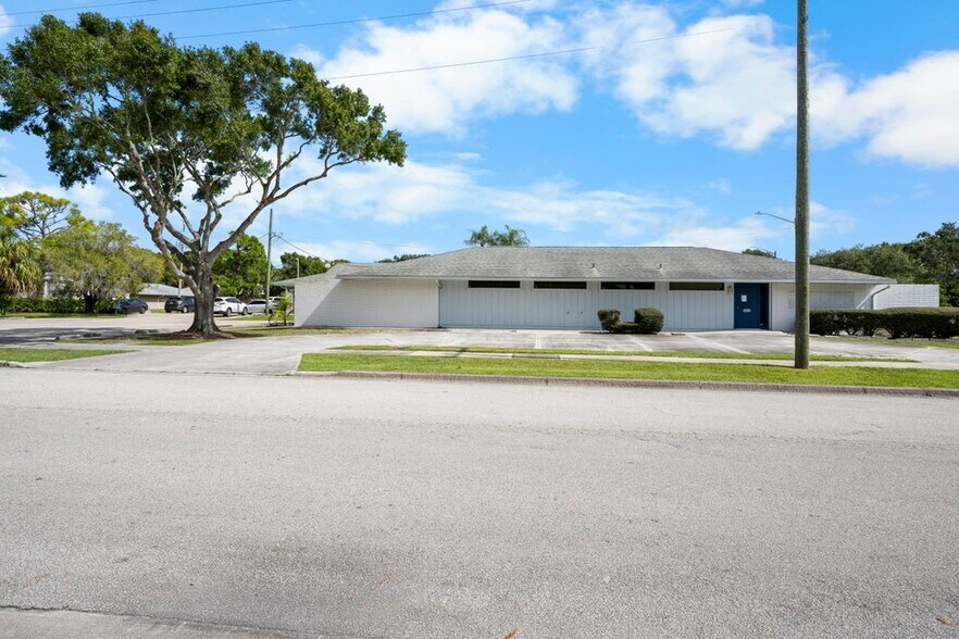 1900 Nebraska Ave, Fort Pierce, FL for sale - Building Photo - Image 2 of 29