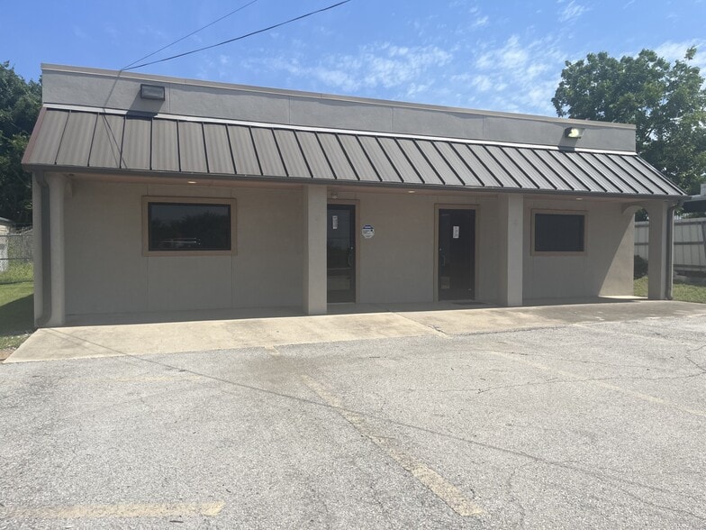 9508 W Camp Bowie, Fort Worth, TX for lease - Building Photo - Image 2 of 3