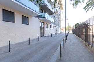 Plus de détails pour Multi-résidentiel à vendre