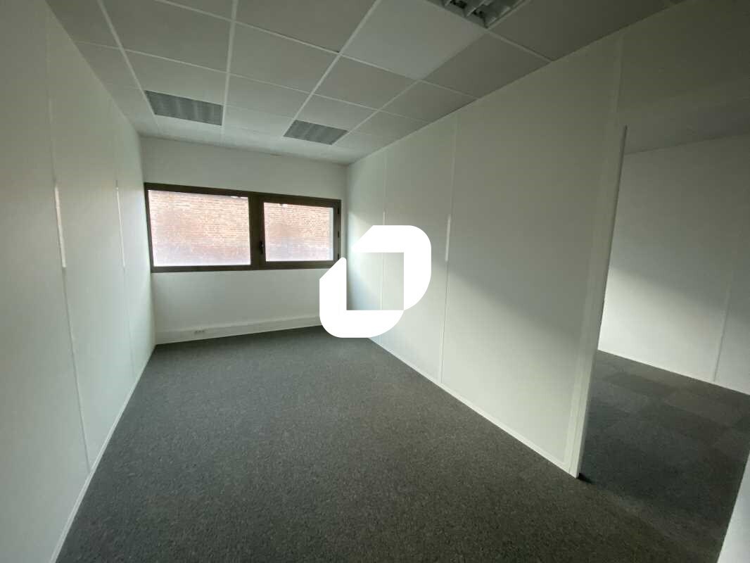 Office in Bordeaux for lease Interior Photo- Image 1 of 5