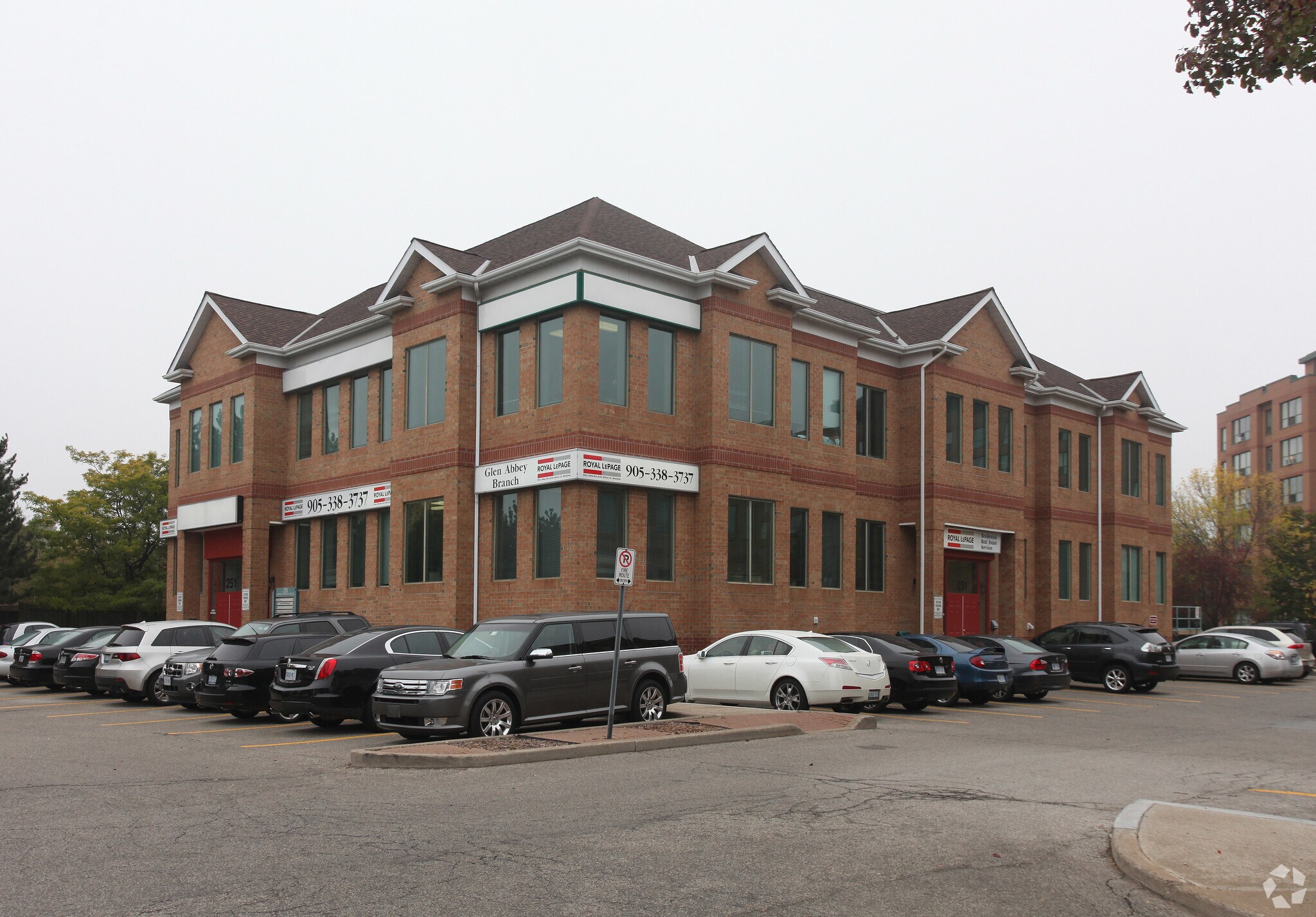 251 N Service Rd W, Oakville, ON à vendre Photo principale- Image 1 de 1