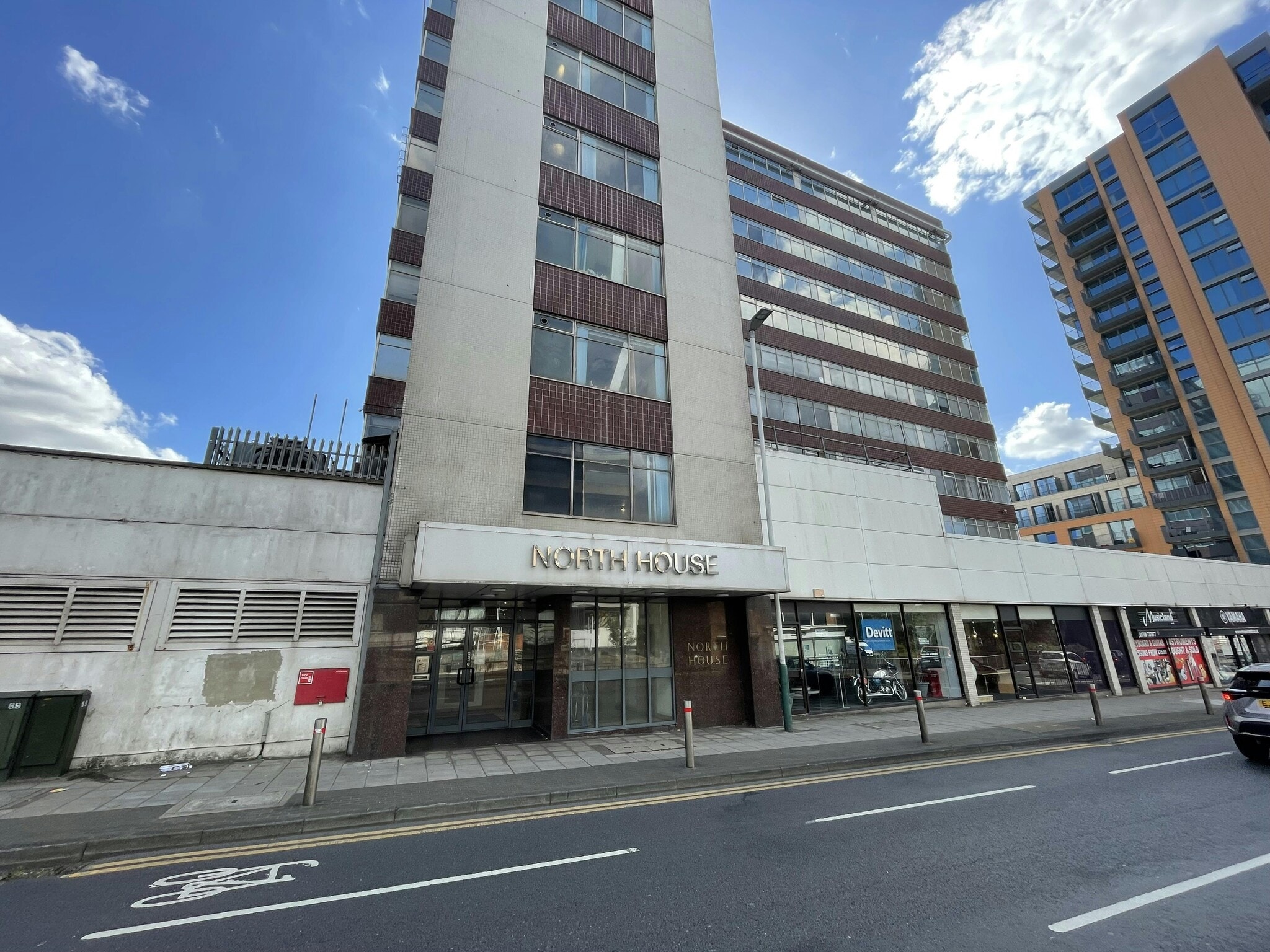St Edwards Way, Romford à louer Photo du bâtiment- Image 1 de 29