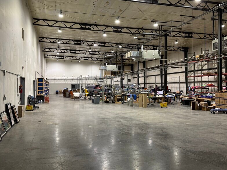 1202 Industrial Dr, Warsaw, MO à vendre - Photo du bâtiment - Image 2 de 85