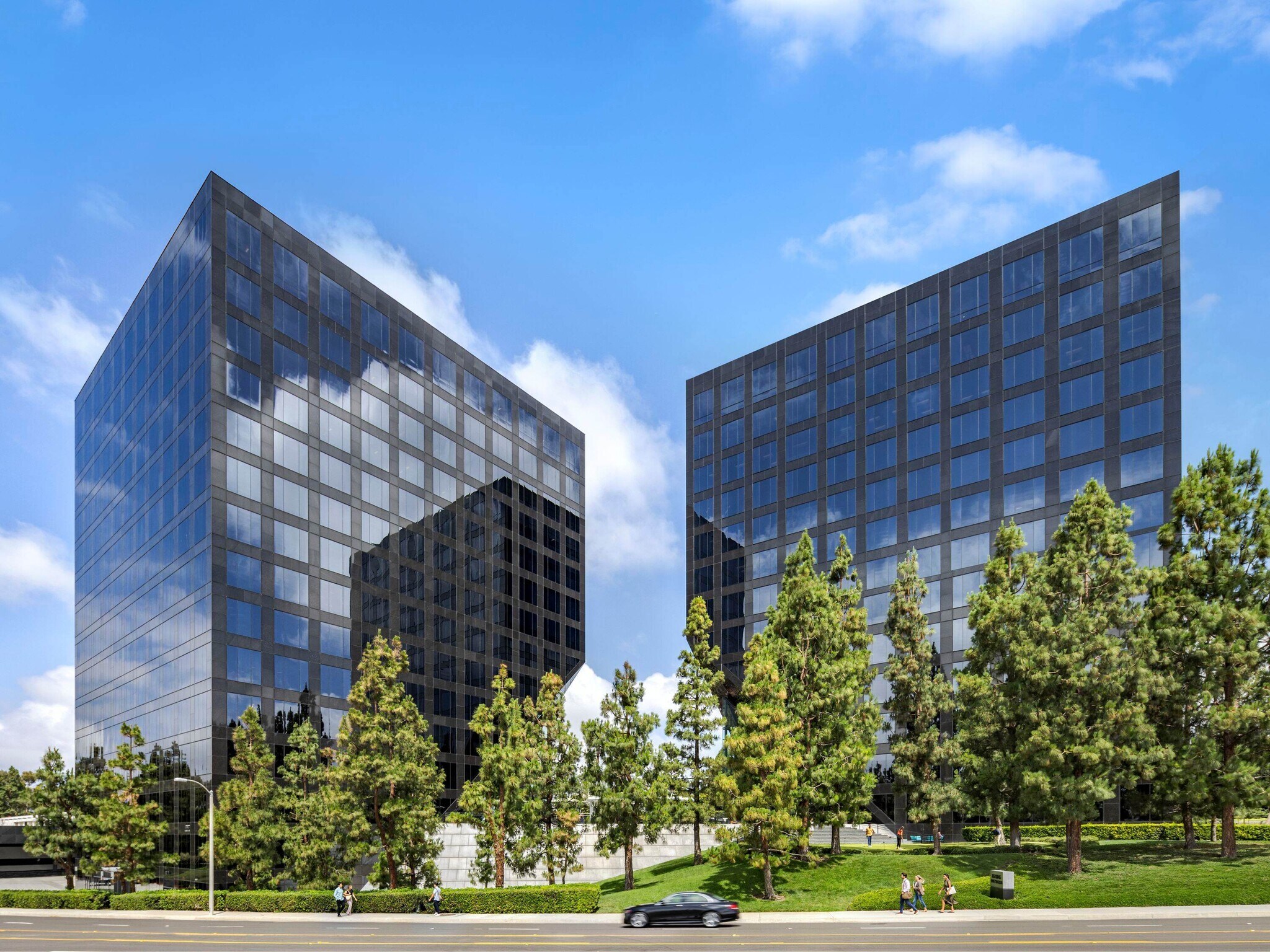 19800 MacArthur Blvd, Irvine, CA à louer Photo du bâtiment- Image 1 de 7