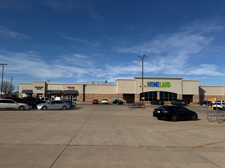 107-115 E State Highway 152, Mustang, OK à louer - Photo du bâtiment - Image 3 de 8