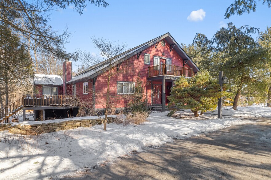 37 Patricia Dr, Pleasant Valley, NY à vendre - Photo du bâtiment - Image 3 de 52