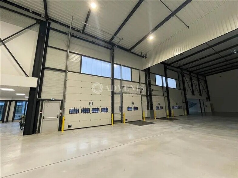 Industrial in Le Bourget for lease - Interior Photo - Image 3 of 11
