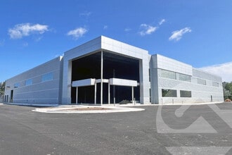 1465 Pacific Dr, Auburn Hills, MI à louer Photo du bâtiment- Image 1 de 1