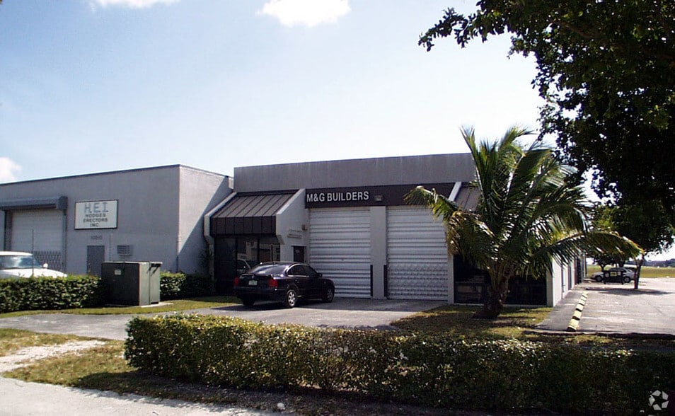 10836-10862 SW 188th St, Miami, FL à louer - Photo du bâtiment - Image 3 de 7
