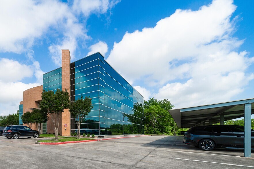 7840 N Sam Houston Pky W, Houston, TX for lease - Building Photo - Image 2 of 31