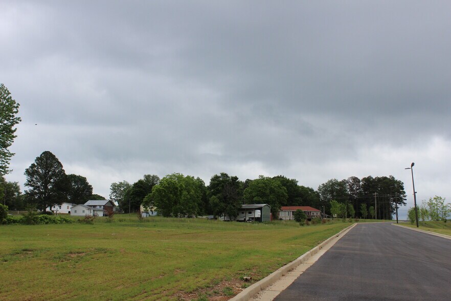 3818 Falcon Pky, Flowery Branch, GA à vendre - Photo du bâtiment - Image 2 de 12