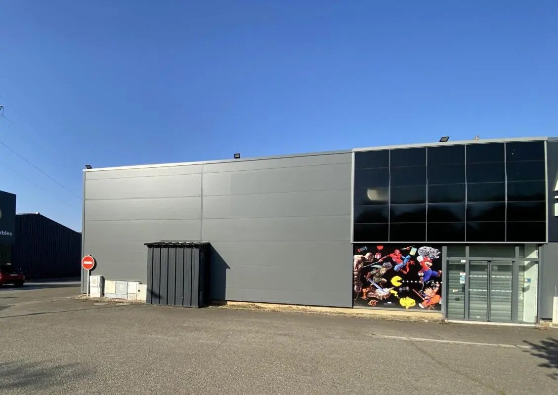 Retail in Barjouville for lease Primary Photo- Image 1 of 16