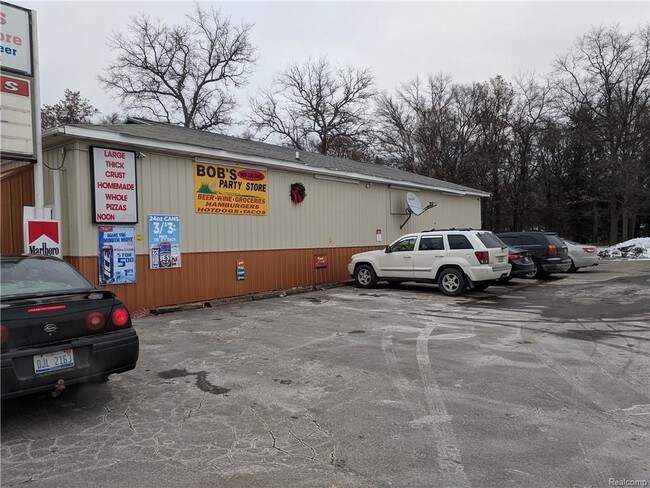 Plus de détails pour 4012 N Clare Ave, Harrison, MI - Commerce de détail à vendre