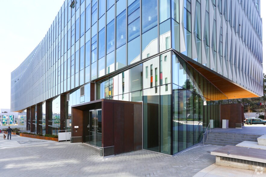 565 Great Northern Way, Vancouver, BC à louer - Photo du bâtiment - Image 3 de 12