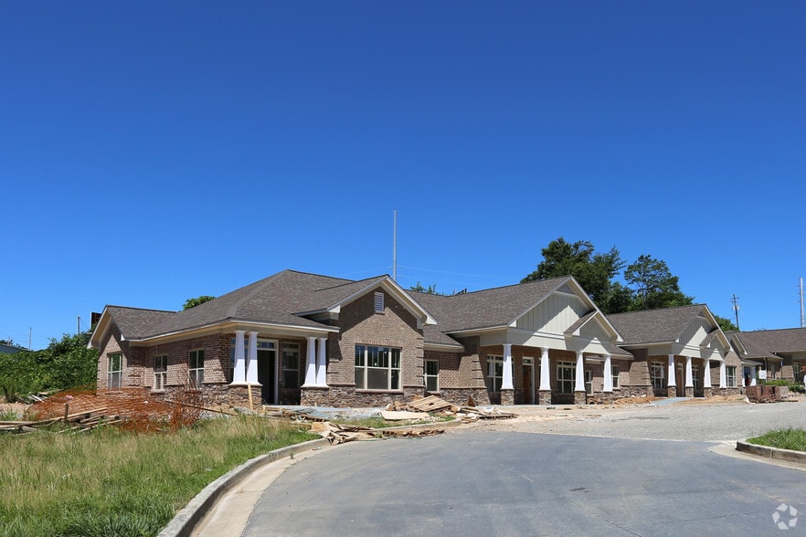 102 Mary Alice Park Rd, Cumming, GA for lease - Primary Photo - Image 1 of 4