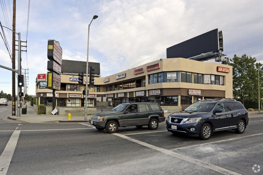 19703-19725 Nordhoff St, Northridge, CA for lease - Building Photo - Image 3 of 7