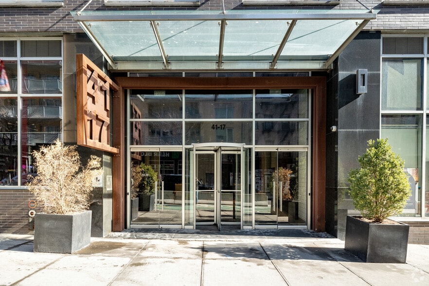 4117 Crescent St, Long Island City, NY for lease - Building Photo - Image 2 of 6