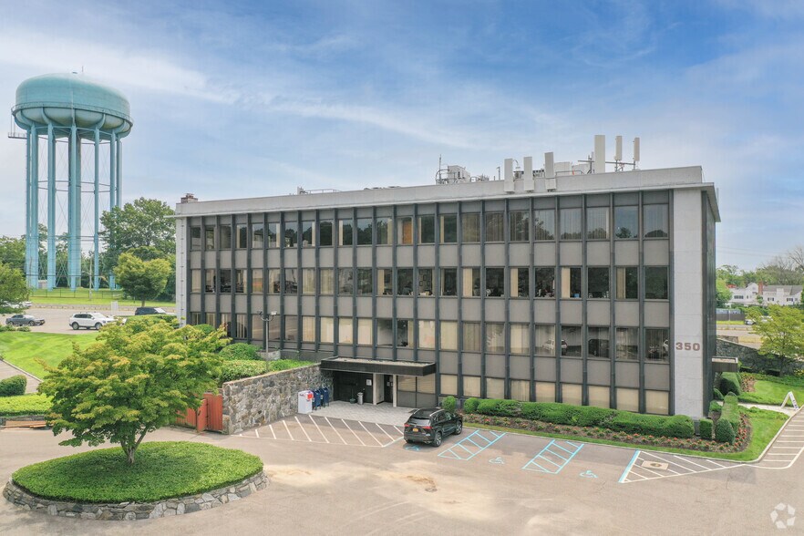 350 Jericho Tpke, Jericho, NY à louer - Photo du bâtiment - Image 3 de 8