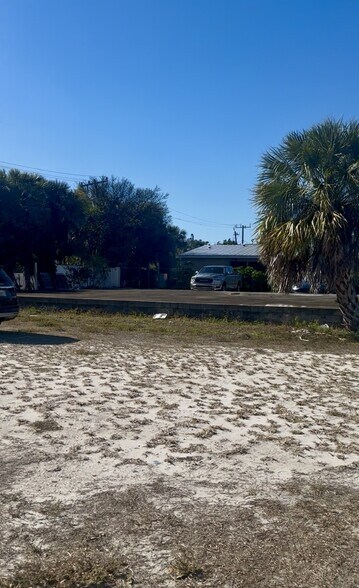 3601 Tamiami Trl, Port Charlotte, FL à vendre - Photo du bâtiment - Image 3 de 15