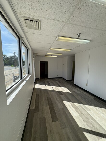 214-224 Industrial Dr, Greenville, SC à louer - Photo du bâtiment - Image 3 de 4