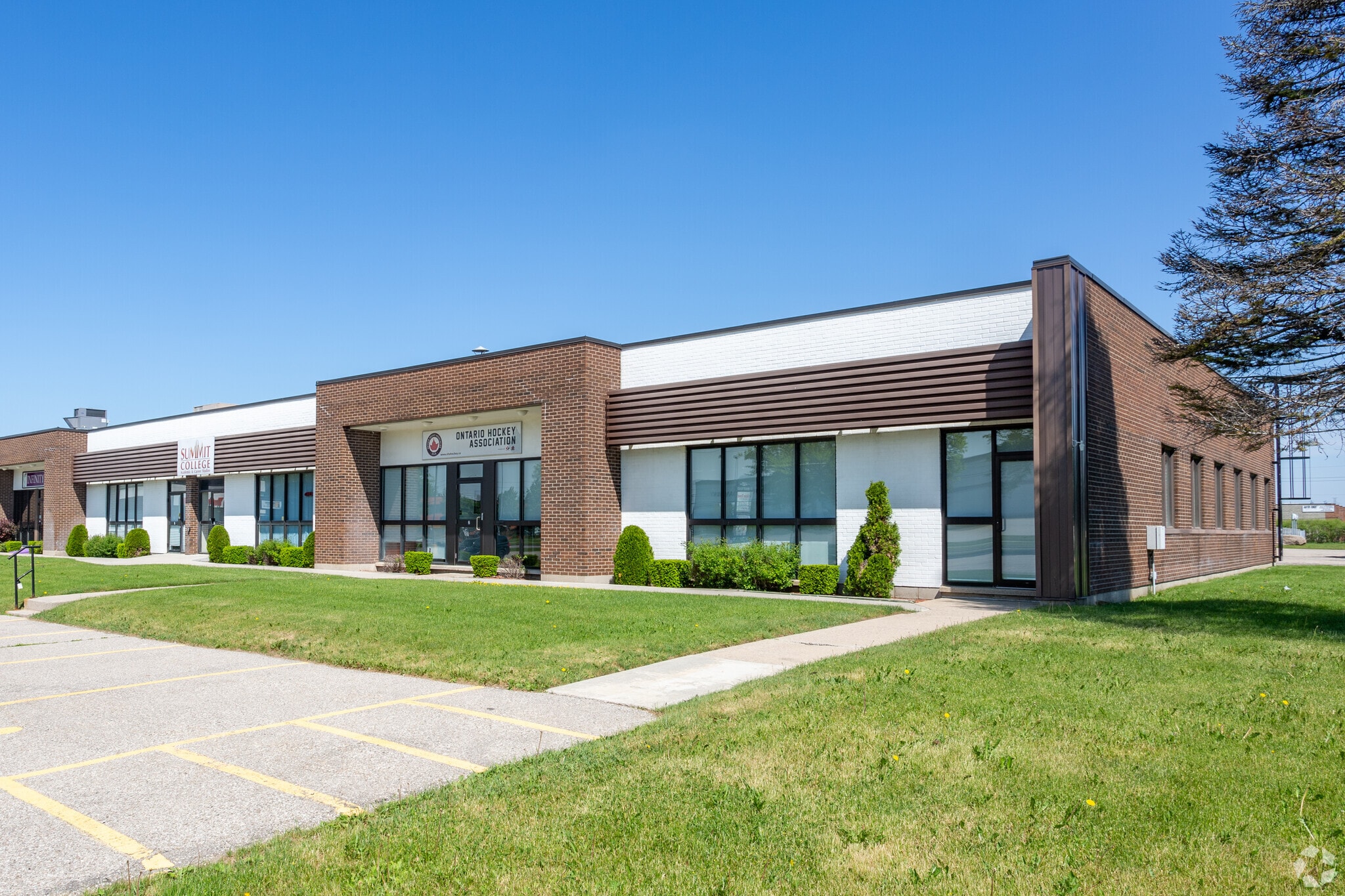 1425 Bishop St N, Cambridge, ON for sale Primary Photo- Image 1 of 1