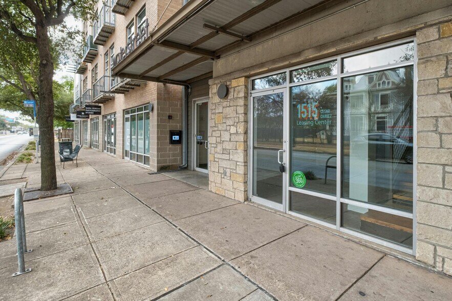 1601 E Cesar Chavez St, Austin, TX à louer - Photo du bâtiment - Image 1 de 12