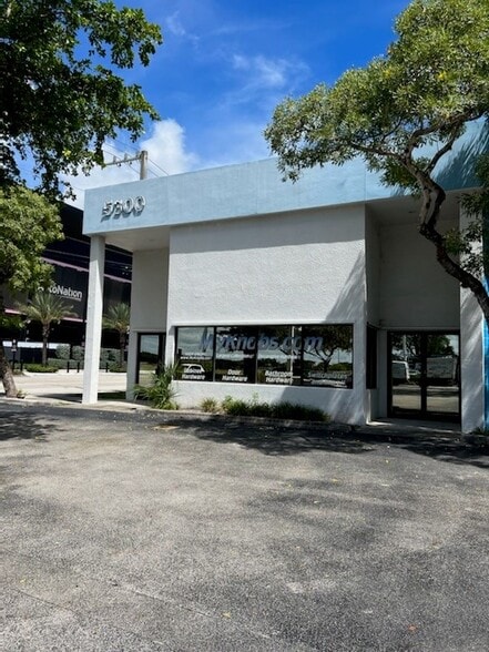5300 NW 12th Ave, Fort Lauderdale, FL for lease - Building Photo - Image 3 of 9