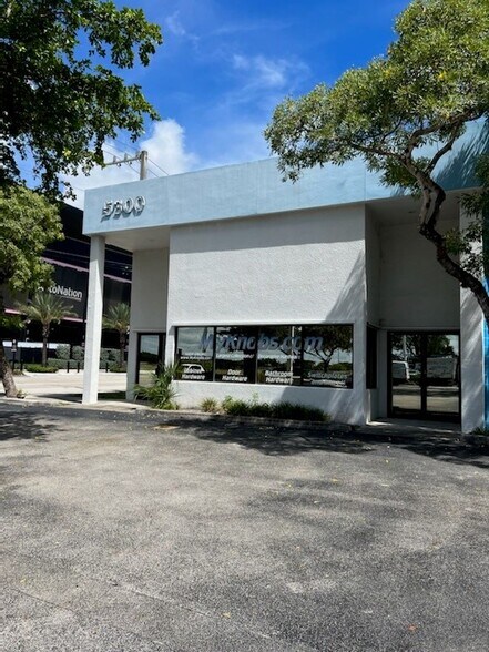 5300 NW 12th Ave, Fort Lauderdale, FL à louer - Photo du bâtiment - Image 3 de 9